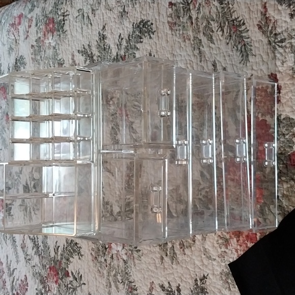 Makeup organizer. Clear. Multiple compartments. - Picture 3 of 7